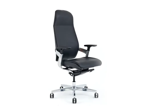 czarny skórzany fotel biurowy