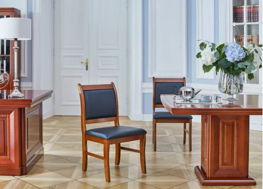 małe krzesło konferencyjne