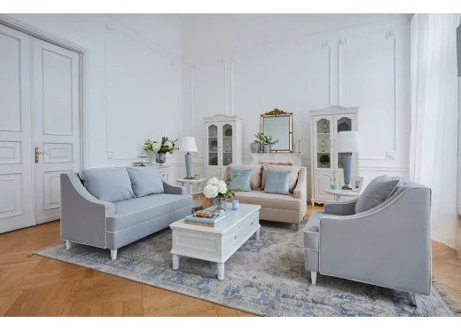 sofa beżowa w salonie