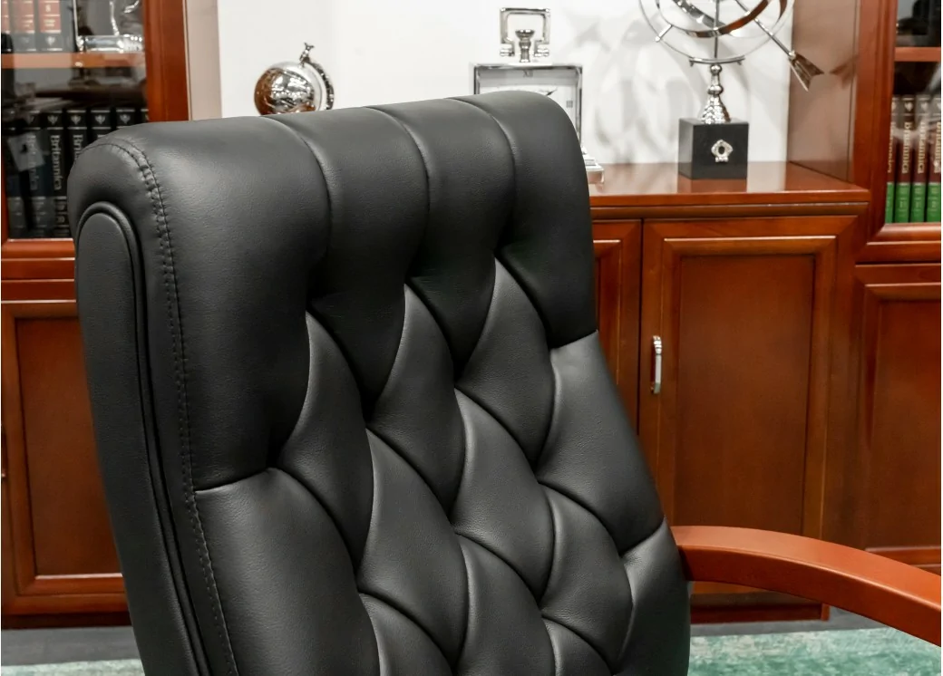 krzesło z pikowanym oparciem biurowe