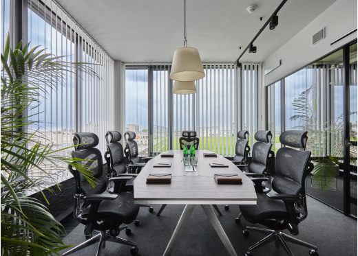sala konferencyjna ciemne kolory