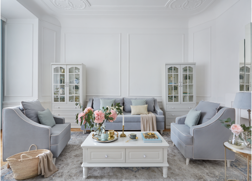 elegancki salon z niebieską sofą