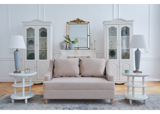 sofa beżowa w salonie