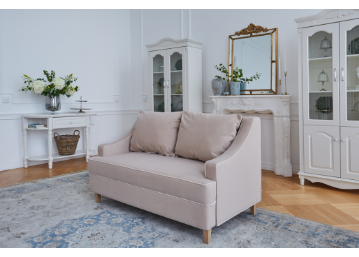 sofa beżowa w salonie