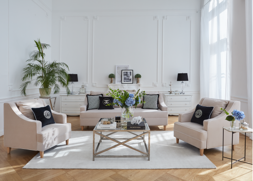 wygodny fotel wypoczynkowy i sofa do salonu