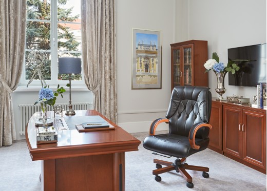 fotel biurowy czarny skórzany