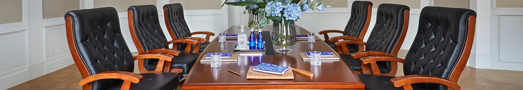 Eleganckie fotele skórzane i krzesła do gabinetu